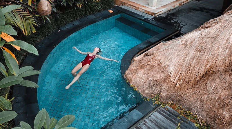 Lost in Tranquility: Embracing the majesty of mountains from the middle of sea